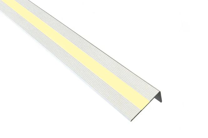 Hovedbilde Trappeneser i matt aluminium og etterlysende ilegg. Velg lengde