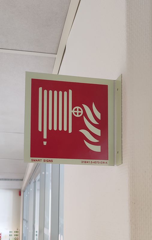 Brandpostskylt Dubbel vikt kant, Aluminium, Välj storlek